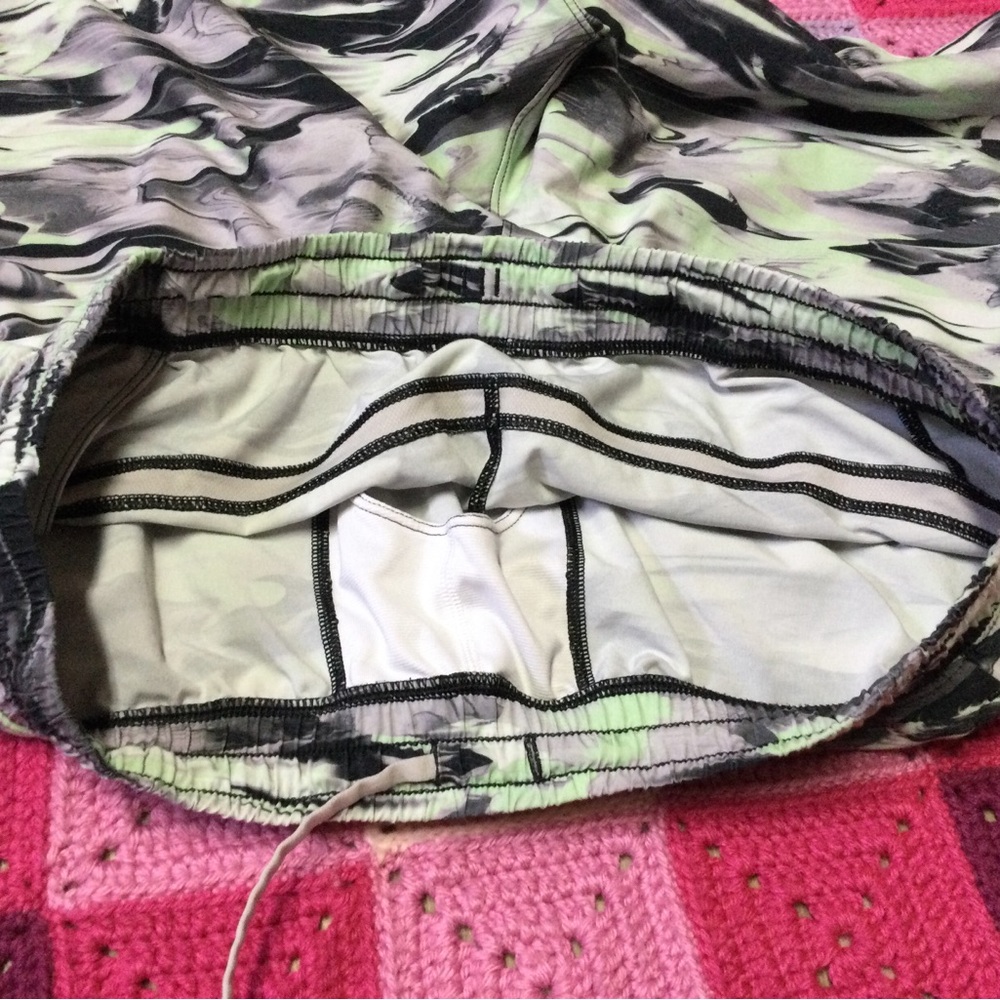 Mens Lululemon Athletica Shorts XL - Picture 3 of 9